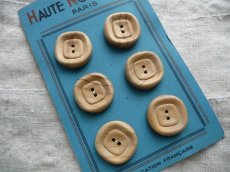 画像2: フランス製 ボタンシート 木彫りのボタン 四角  (2)