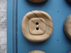 画像8: フランス製 ボタンシート 木彫りのボタン 四角  (8)