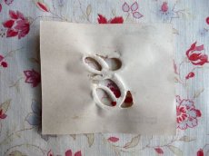 画像4: フランス製 イニシャル 刺繍シート No.3 '' E '' 箱入り１２枚 (4)