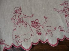 画像7: フランス ヴィンテージ 赤糸刺繍の棚飾り ２枚セット (7)