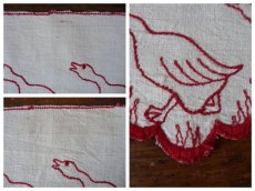 画像11: フランス ヴィンテージ 赤糸刺繍の棚飾り ２枚セット (11)