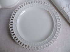 画像2: アンティーク 白釉のパニエ皿 A (2)