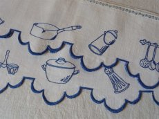 画像2: フランス アンティーク 青糸刺繍の棚飾り キッチンツール (2)