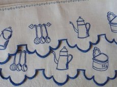 画像10: フランス アンティーク 青糸刺繍の棚飾り キッチンツール (10)