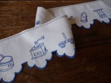 画像7: フランス アンティーク 青糸刺繍の棚飾り キッチンツール (7)