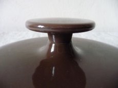 画像11: ルクルーゼ ENZO MARI 両手鍋 17 cm チョコレート（日本国内発送品） (11)