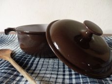 画像3: ルクルーゼ ENZO MARI 両手鍋 17 cm チョコレート（日本国内発送品） (3)
