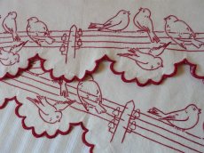 画像10: フランス アンティーク 赤糸刺繍の棚飾り 小鳥 (10)