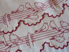 画像11: フランス アンティーク 赤糸刺繍の棚飾り 小鳥 (11)
