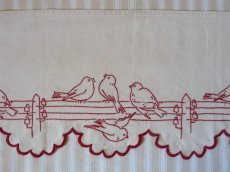 画像5: フランス アンティーク 赤糸刺繍の棚飾り 小鳥 (5)