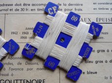 画像1: フランス製 麻の糸巻き コバルトブルーの台紙　（在庫2→1) (1)
