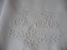 画像4: フランス アンティーク リネン 手刺繍モノグラムと花模様  (4)