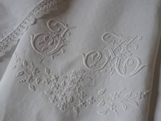画像11: フランス アンティーク リネン 手刺繍モノグラムと花模様  (11)