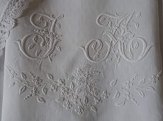 画像1: フランス アンティーク リネン 手刺繍モノグラムと花模様  (1)
