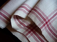 画像2: ドイツ製 アンティークリネン 手織りのトーション 赤い格子 (2)