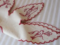 画像2: フランス アンティーク 赤糸刺繍のランプシェード飾り 小鳥 (2)