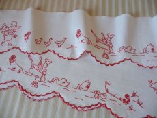 画像10: フランス アンティーク 赤糸刺繍の棚飾り  (10)