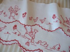 画像2: フランス アンティーク 赤糸刺繍の棚飾り  (2)