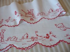 画像3: フランス アンティーク 赤糸刺繍の棚飾り  (3)