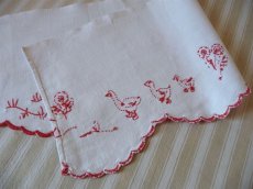 画像6: フランス アンティーク 赤糸刺繍の棚飾り  (6)