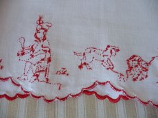 画像7: フランス アンティーク 赤糸刺繍の棚飾り  (7)