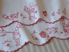 画像12: フランス アンティーク 赤糸刺繍の棚飾り  (12)