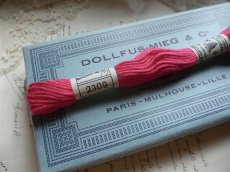 画像1: フランス DMC  箱入り刺繍糸 12本セット フクシア (1)