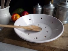 画像14: フランス アンティーク 白釉の水切り皿  (14)