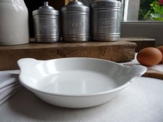 画像9: ルクルーゼ 鋳物 グラタン皿 16 cm  ホワイト  (9)