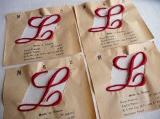 画像6: フランス製 イニシャル 刺繍シート No.5 レッド '' L ''　 (在庫4→2)  (6)