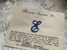 画像1: フランス製 イニシャル 刺繍シート No.2 ブルー '' E ''  (1)