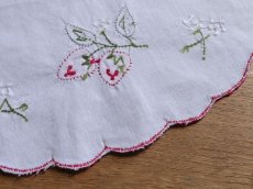 画像6: フランス アンティーク 手刺繍アップリケ クロス 野いちご B (6)