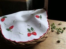 画像11: フランス アンティーク 手刺繍アップリケ クロス オーバル 野いちご  (11)