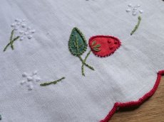 画像5: フランス アンティーク 手刺繍アップリケ クロス オーバル 野いちご  (5)