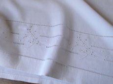 画像14: フランス アンティーク リネン ベビー用シーツ 花刺繍 (14)