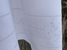 画像3: フランス アンティーク リネン ベビー用シーツ 花刺繍 (3)