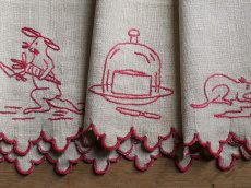 画像2: フランス アンティーク 赤糸刺繍の棚飾り  (2)