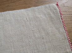 画像9: フランス アンティーク 赤糸刺繍の棚飾り  (9)