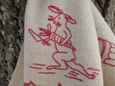 画像15: フランス アンティーク 赤糸刺繍の棚飾り  (15)