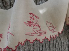 画像14: フランス アンティーク 赤糸刺繍の棚飾り  (14)