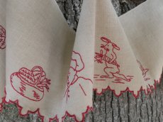 画像13: フランス アンティーク 赤糸刺繍の棚飾り  (13)
