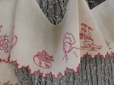 画像12: フランス アンティーク 赤糸刺繍の棚飾り  (12)