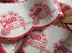 画像3: フランス ヴィンテージ 赤糸刺繍の棚飾り かぼちゃ　(在庫5→3) (3)