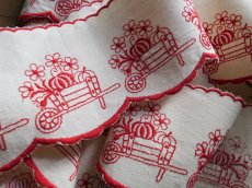 画像1: フランス ヴィンテージ 赤糸刺繍の棚飾り かぼちゃ　(在庫5→3) (1)