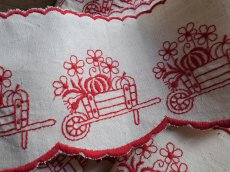 画像2: フランス ヴィンテージ 赤糸刺繍の棚飾り かぼちゃ　(在庫5→3) (2)