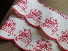画像9: フランス ヴィンテージ 赤糸刺繍の棚飾り かぼちゃ　(在庫5→3) (9)