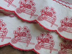 画像8: フランス ヴィンテージ 赤糸刺繍の棚飾り かぼちゃ　(在庫5→3) (8)