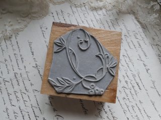 フランス製 刺繍スタンプ イニシャル '' V '' - une Belle Chose
