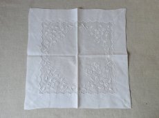 画像6: フランス アンティーク  手刺繍のハンカチ イニシャル入り花模様 (6)