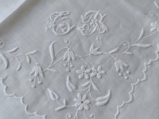 画像8: フランス アンティーク  手刺繍のハンカチ イニシャル入り花模様 (8)